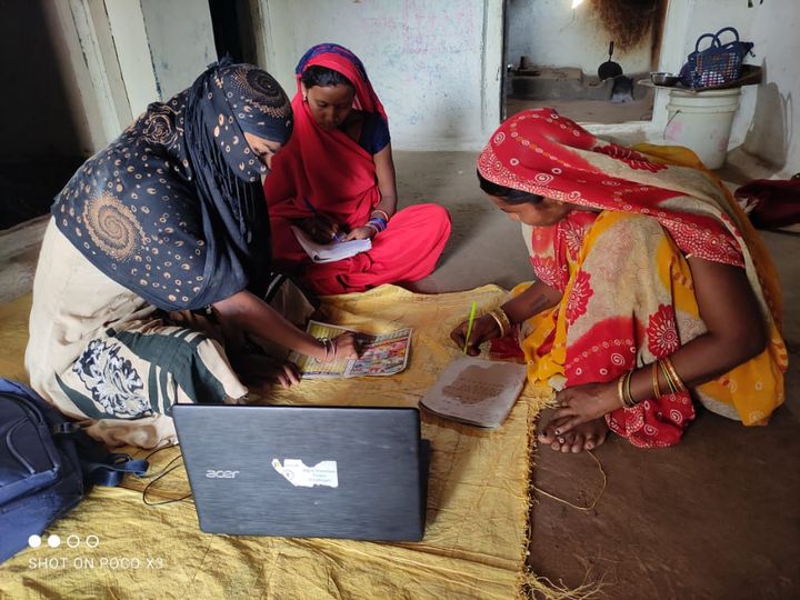 women literacy class thkurikapa Mungeli